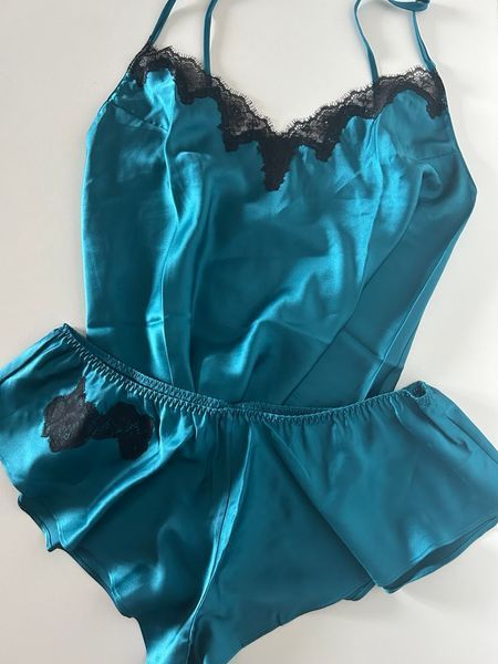Комплект VICTORIA'S SECRET Satin Rose Cami & Flutter Set 420100QJV фото